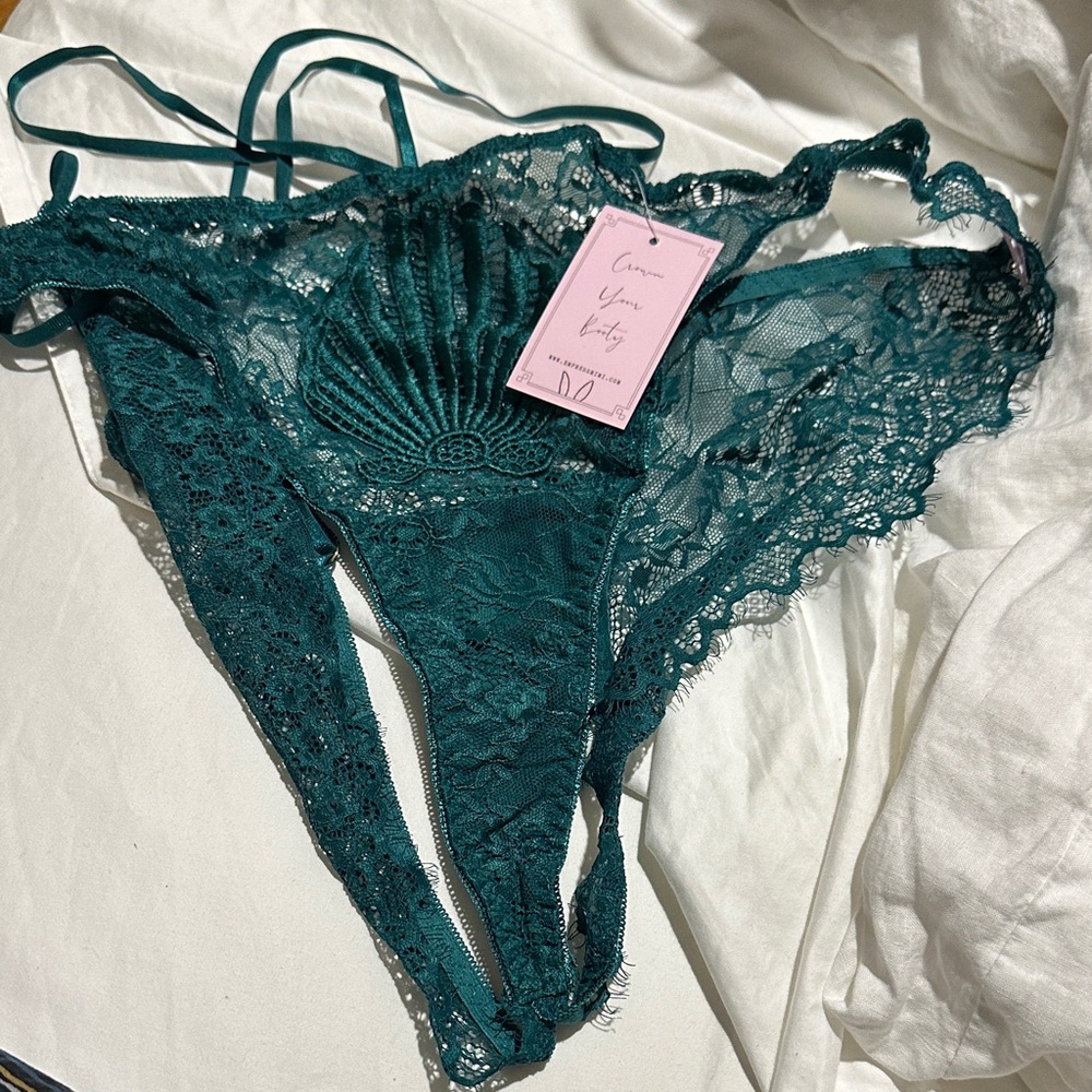 Empress Mimi seashell panties NWT